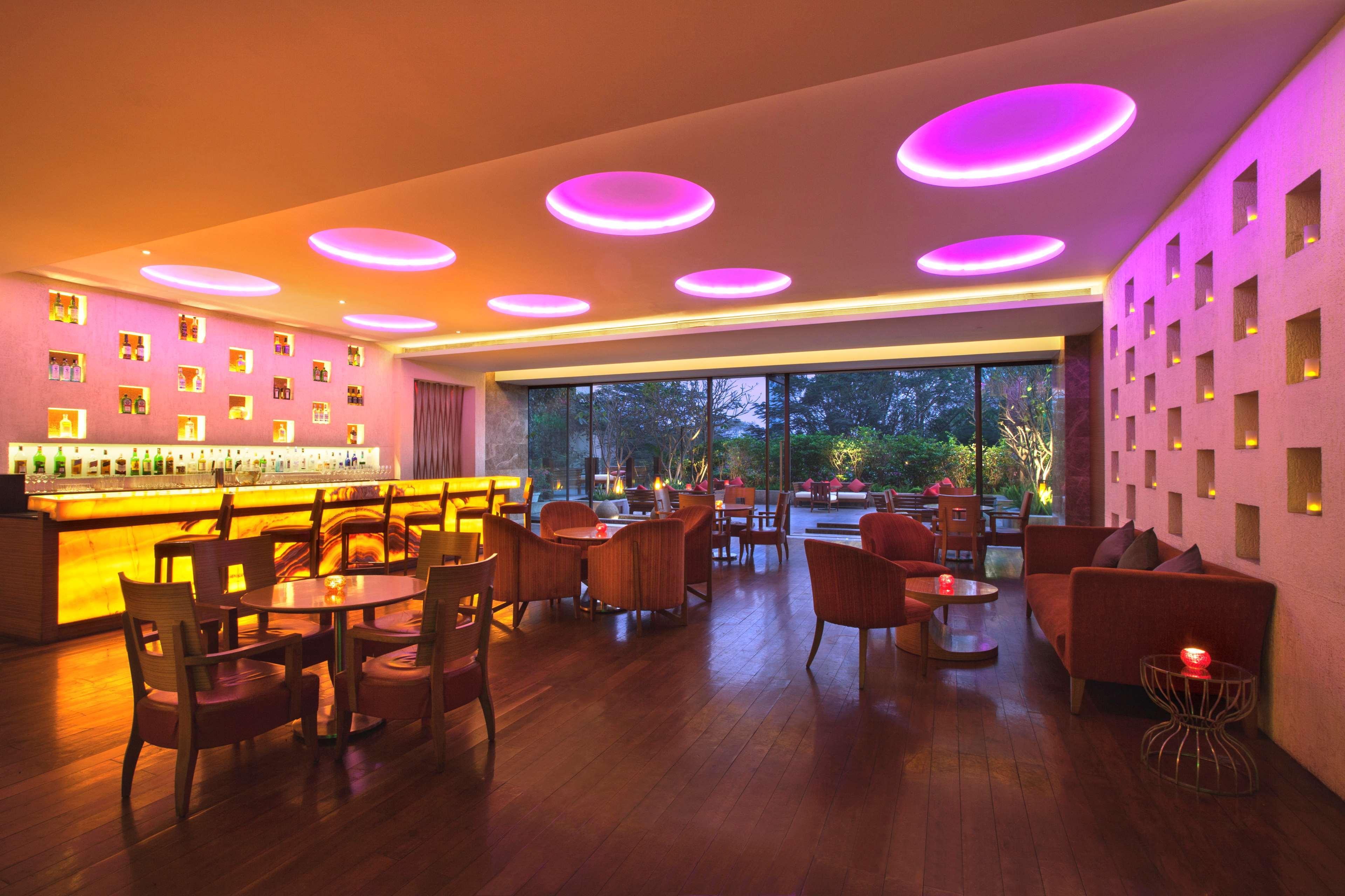 Hyatt Pune Exterior foto The bar at the Park