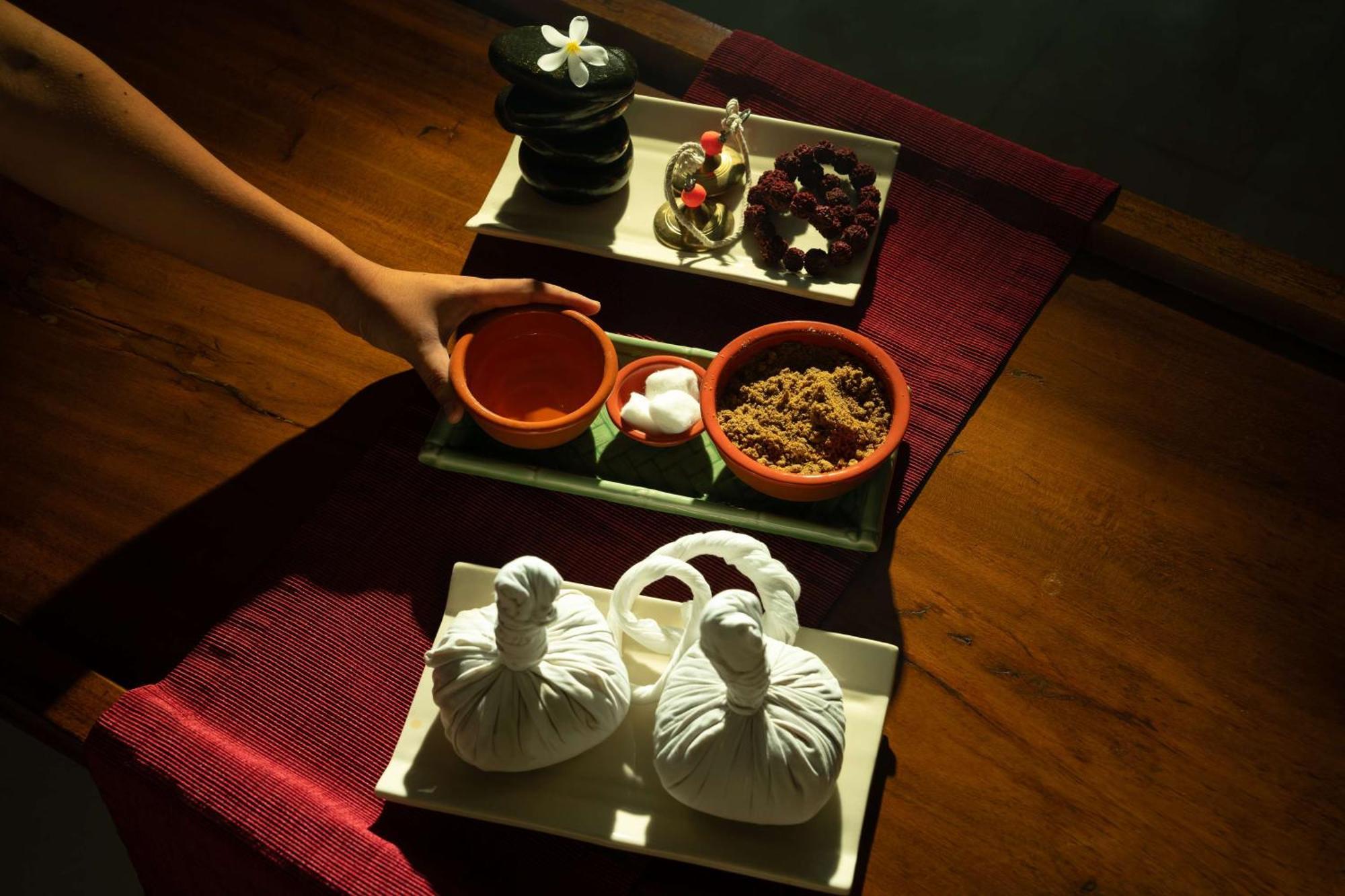 Hyatt Pune Exterior foto Thai herbal compress